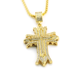 Collier hip hop avec pendentif croix 3D dorée sertie de strass et chaîne vénitienne