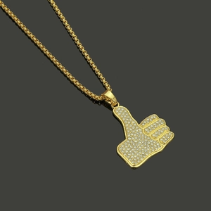 Collier hip hop doré avec pendentif pouce levé serti de cristaux et chaîne à billes