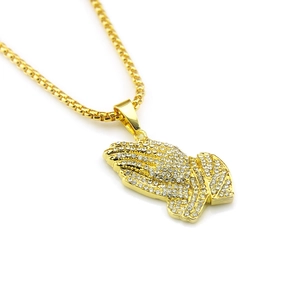 Collier hiphop avec pendentif mains en prière doré serti de cristaux brillants pour hommes