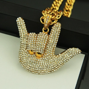 Pendentif geste de la main glacé plaqué or hip-hop avec grosse chaîne gourmette