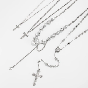 Détails des colliers multicouches avec pendentifs croix et étoile en finition argentée