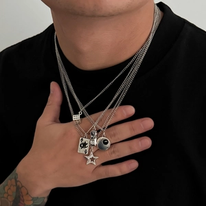 Collana Multistrato in Ferro Lega con Ciondolo Stella Dado Carta da Gioco Galvanico Stile Street Punk Uomo Gioielli Regalo