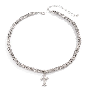 Collana hip hop argento con ciondolo a croce ghiacciato e perline cilindriche di strass