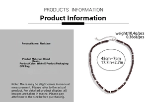 Détail du collier de perles en bois avec dimensions 45cm plus 7cm d'extension
