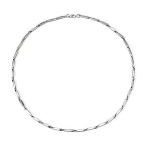 Collier minimaliste à maillons géométriques argentés en acier avec fermoir homard