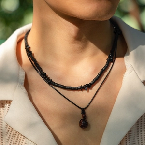 Collana di Perline Hip Hop da Uomo in Pietra Naturale Perle di Legno Pendente a Doppio Strato Cordoncino Cerato Fatto a Mano