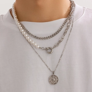 Ensemble de colliers superposés pour hommes avec perles argentées et pendentif boussole