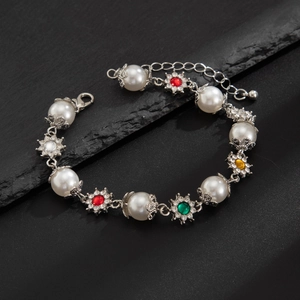Bracelet Perlé Alliage Argenté Künstliche Perle d'Imitation Blanche Fleur Zircone Colorée Chaîne Réglable Bijoux de Mode Quotidienne