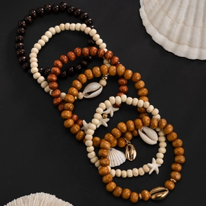 Détails de bracelets de perles bohèmes multicouches avec coquillages et étoiles