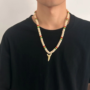 Collana con Pendente a Dente di Squalo in Legno e Guscio di Cocco Etnica da Uomo Collana di Perline Fatta a Mano Stile Tribale Hippie