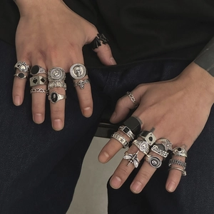 Lot de 15 bagues punk vintage pour homme avec motifs de crâne, as de pique et étoile