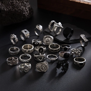 Bagues Vintage Punk Gothic pour Hommes Alliage Finition Argent Antique Crâne Pique Cœur Chauve-Souris Étoile Bijoux Streetwear
