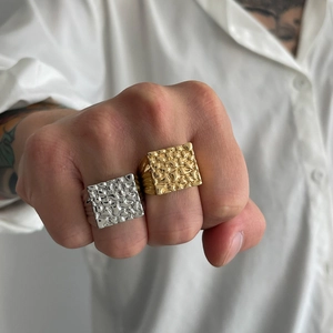 Textured alloy signet rings in gold and silver finish with minimalist lava pattern