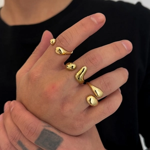 Dreiteiliges Set minimalistischer goldener unregelmäßiger Ringe in Tropfenform für Herren