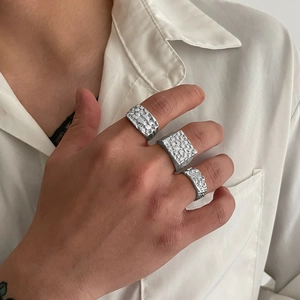 Ensemble de trois bagues en alliage argenté pour hommes avec design texture lave