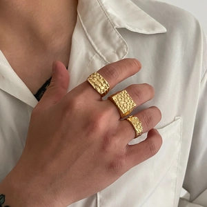 Ensemble de trois bagues dorées style pépite pour hommes au look hip-hop