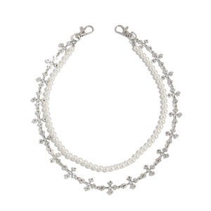 Accessoire double pour homme avec perles factices, pendentifs croix et fermoirs métalliques