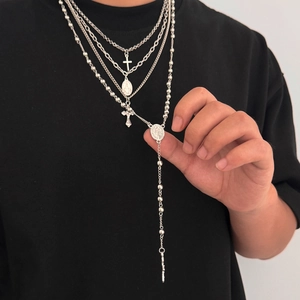 Ensemble de colliers argentés pour homme avec pendentif croix et médaille religieuse
