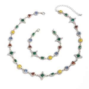 Conjunto de joyas bohemias con piedras de colores y estrellas con collar de plata