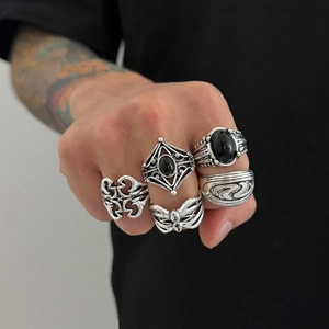 Set di anelli punk gotici da uomo in argento con pietre nere, ragno e motivi vintage