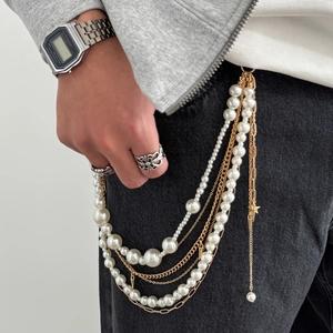 Chaîne de pantalon multicouche en perles avec pendentif étoile sur jean denim