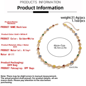 Fiche technique du collier doré à maillons mufle de porc avec strass colorés