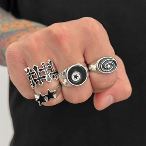 Herren-Retro-Punk-Ring-Set mit Pentagramm und Kreuzdesigns in antikem Silber