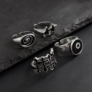 4er-Set Herrenringe im Punk-Gothic-Stil mit Stern- und Kreuzdesign in Altsilber
