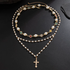 Set collana multistrato in finta perla e lega dorata con pendente a croce e stelle