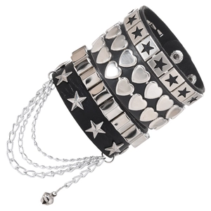Bracciale Largo in Pelle di Vacchetta Nera Punk Gothic Per Uomo Donna Stella Cuore Rivetti in Metallo Catena Campanello Regolabile Gioielli Biker