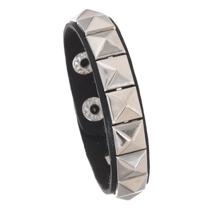 Set bracciali punk neri multistrato con borchie a piramide argento e chiusura a scatto