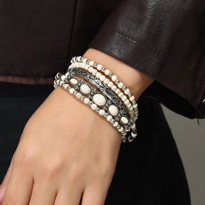 Ensemble de bracelets bohèmes multicouches en perles turquoise blanches et manchette