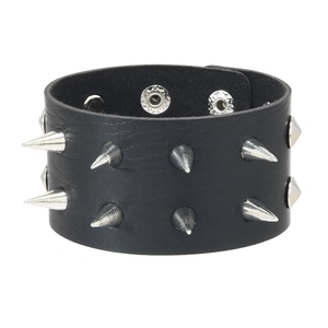 Bracelet punk en cuir avec double rangée de pointes métalliques et fermoir à pression