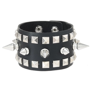 Bracelet punk large en cuir noir avec clous carrés argentés et longues pointes métalliques