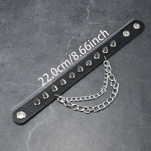 Punk Lederarmband in Schwarz mit silbernen Metallnieten und Ketten, Länge 22cm
