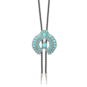 Δυτικό bolo tie με τιρκουάζ πέτρες και ασημένιο μενταγιόν πέταλο σε πλεγμένο δέρμα