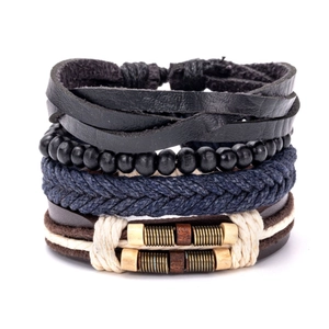 Bracelet multi-rangs artisanal en cuir et perles de bois au style bohème ethnique
