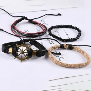 Set de bracelets multicouches en cuir tressé avec breloque gouvernail rétro pour hommes