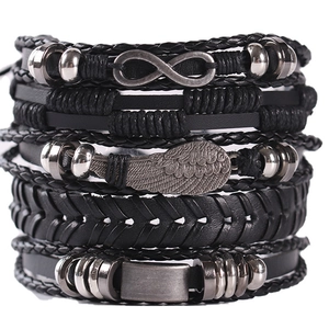 Bracelet multi-rangs pour homme en cuir noir avec breloques infini et plume