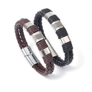 Bracciali in pelle intrecciata da uomo con anelli in metallo lucido e chiusura magnetica