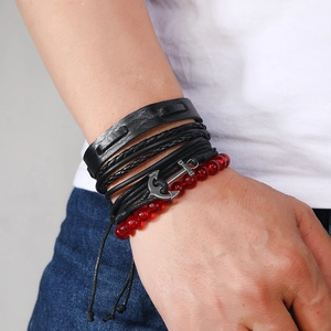 Bracciale multistrato in pelle da uomo con ancora in argento vintage e perline rosse