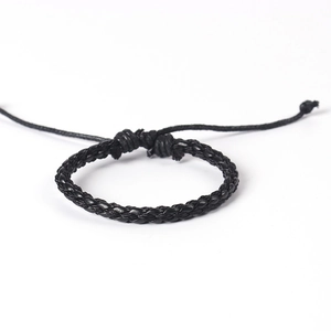 Bracelet multicouche tressé noir fait main avec cordon à nœud réglable et durable