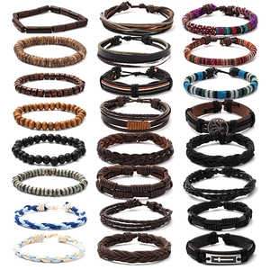 24-delige set vintage herenarmbanden van leer en gevlochten touw met houten kralen