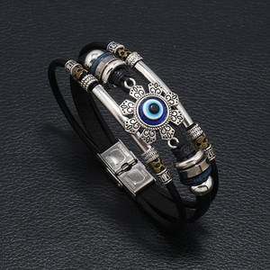 Bracciale multistrato in pelle con ciondolo Evil Eye e chiusura in acciaio 316L