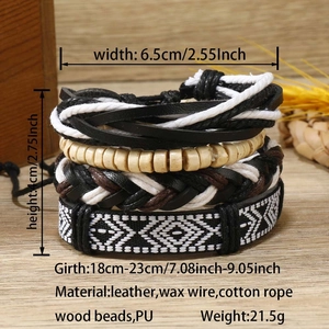 Détail de bracelets bohèmes ajustables en cuir, perles de bois et cordons tressés multicouches