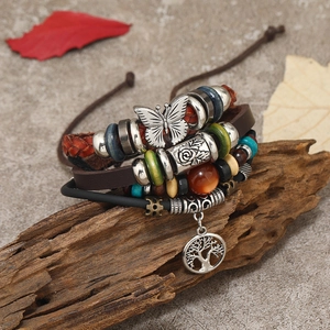 Mehrlagiges Lederarmband im Boho-Stil mit Schmetterling, Katzenauge und Lebensbaum-Anhänger