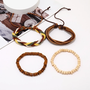 Lot de quatre bracelets bohèmes pour hommes en cuir et perles de bois avec cordons réglables