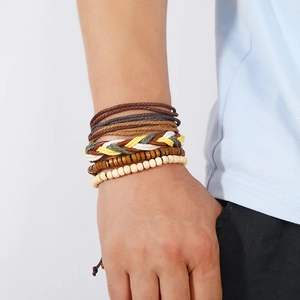 Bracelet multicouche en cuir pour homme avec perles de bois colorées et cordons tressés bohème