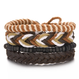 Lot de quatre bracelets bohèmes tissés à la main avec perles colorées et bandes en cuir vintage