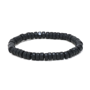 Handgefertigtes mehrlagiges Lederarmband mit schwarzen matten Perlen im Ethno-Stil
